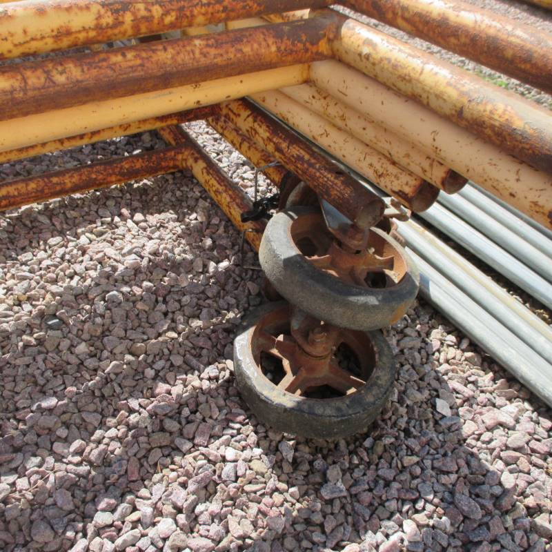 lot 4 image: Scaffolding wWheels