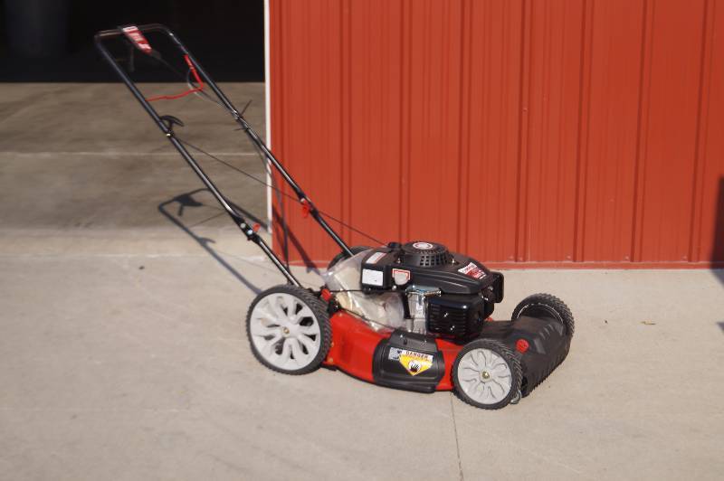 lot 27 image: Lawn Mower