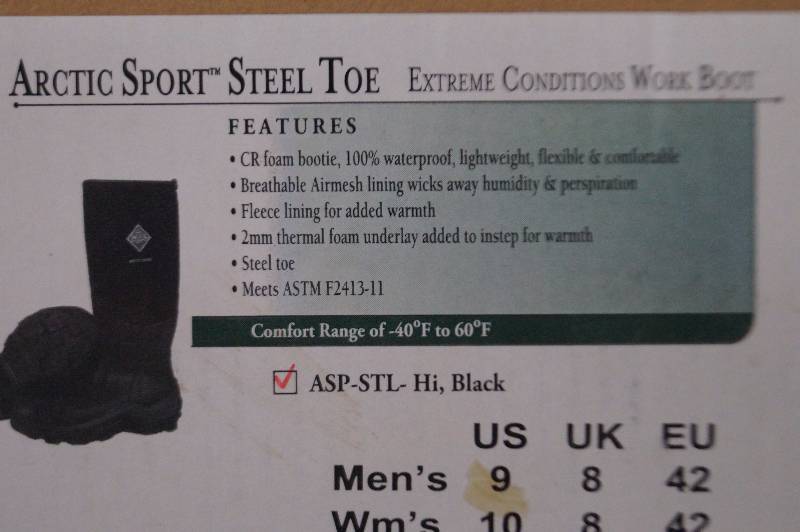 lot 45 image: Muck Boots