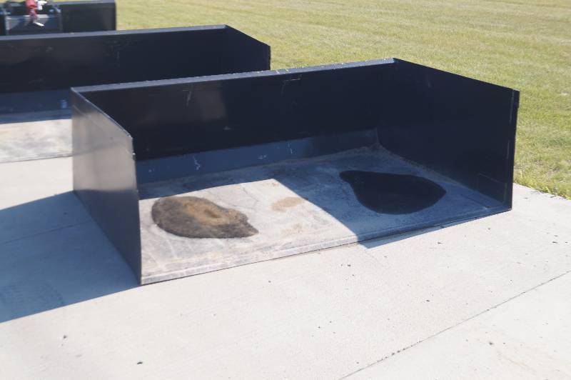lot 52 image: Skid Steer CompostSnow Bucket