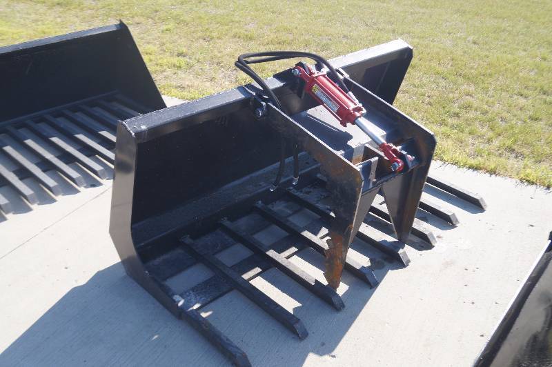 lot 57 image: Skid Steer 5 Foot Single Cylinder Grapple