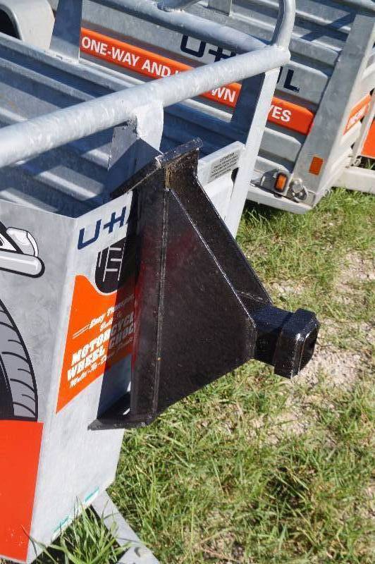 lot 61 image: Skid Steer Quick Attach Receiver Hitch Adapter