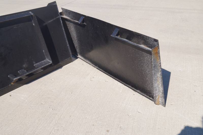 lot 55 image: Skid Steer Receiver Plate