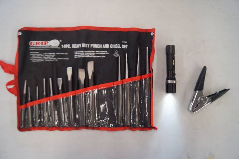 lot 117 image: Chisel & Punch Set