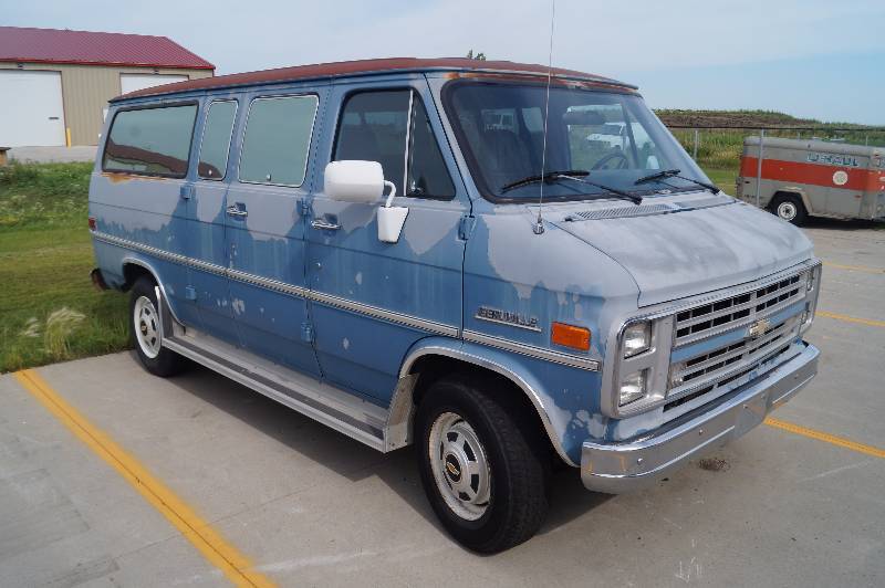 lot 141 image: Chevy Full Size Van