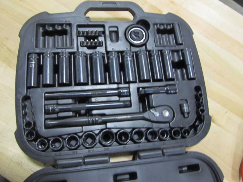 lot 72 image: Husky Universal Mechanics Tool Set