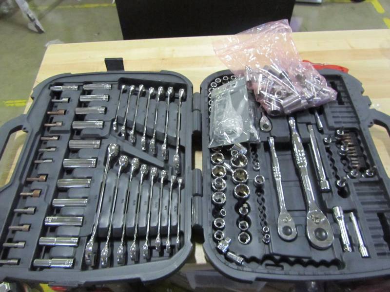 lot 73 image: Husky Mechanics Tool Set