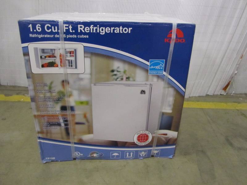lot 86 image: IGLOO 1.7 cu. ft. Mini Refrigerator in White