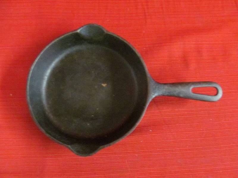 lot 44 image: skillet