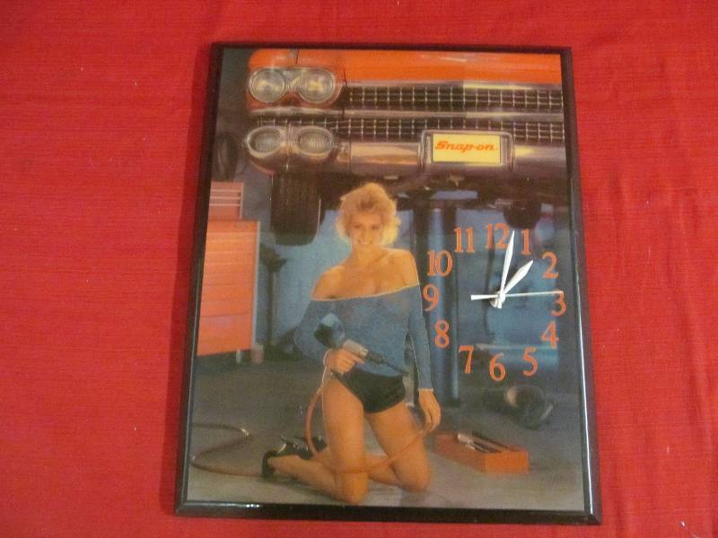 lot 48 image: clock