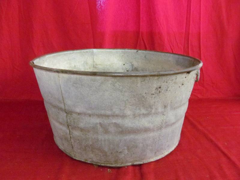 lot 75 image: wash tub
