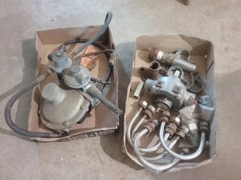 lot 38 image: Lot - Regulators (LP Gas), Stainless U-Clamps, TEEL Pump 2P057