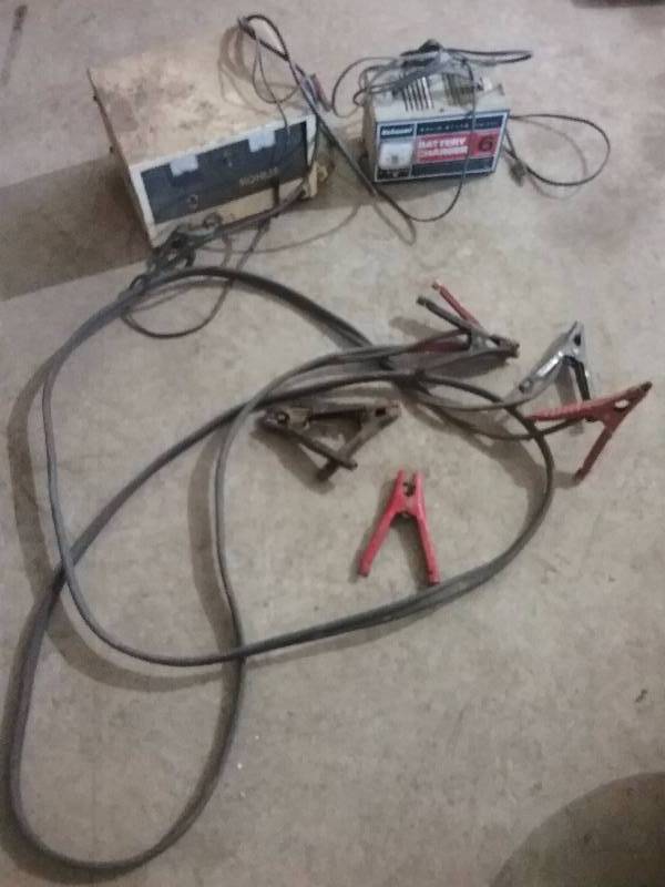 lot 42 image: Lot -Benchtop 12v Battery Chargers