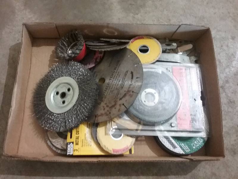 lot 51 image: Lot - Misc Grinding WheelsDiscs