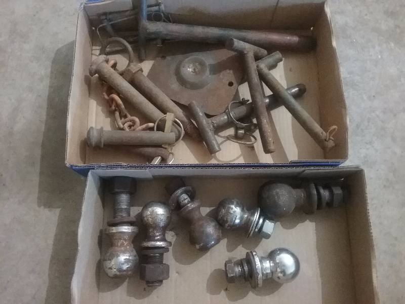 lot 52 image: Lot - Trailer Hitch Balls & Trailer Pins