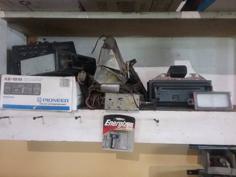lot 60 image: Lot - 12v RadiosStereos