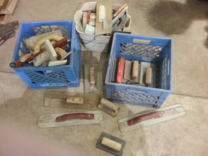 lot 89 image: Lot - Cement ToolsTrowels