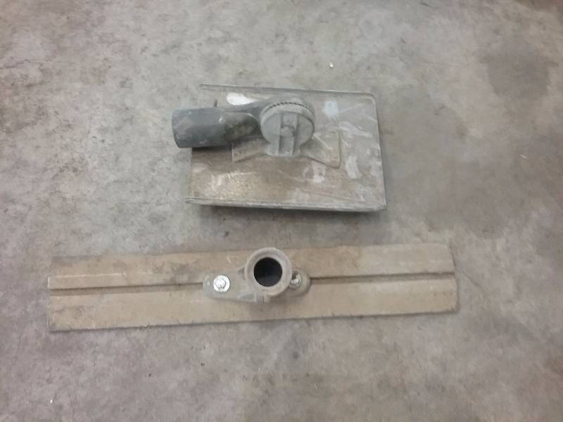 lot 90 image: Lot - Cement ToolsTrowels