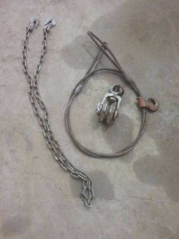 lot 97 image: Lot - Pulley, 7 12FT Chain, Cable