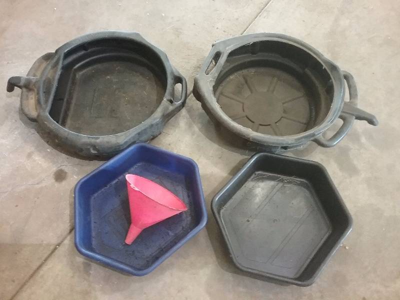 lot 99 image: Oil Drain Pans & Funnel