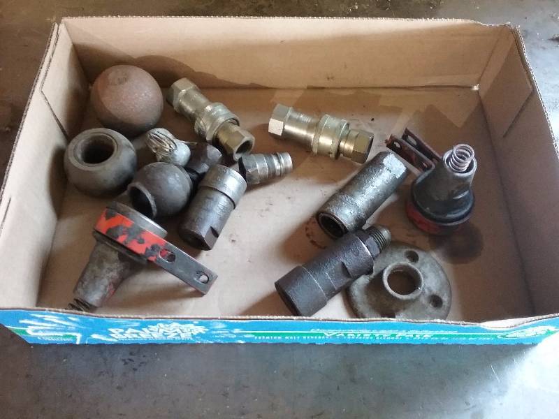 lot 109 image: Tractor Quick Couplings