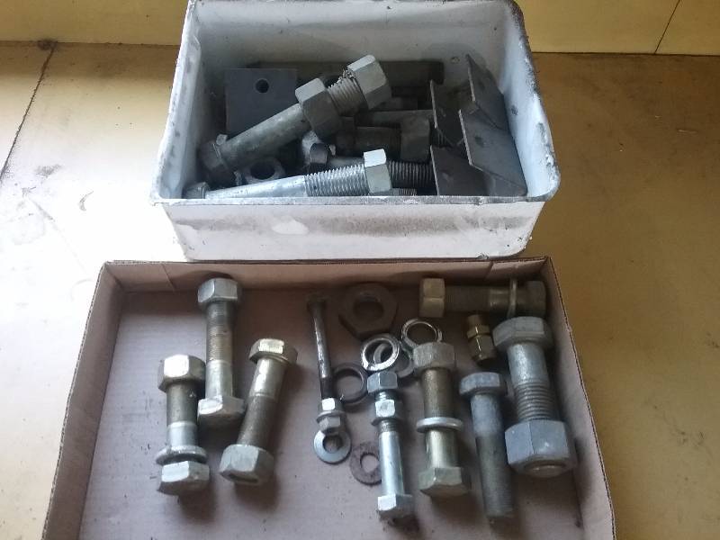 lot 122 image: Lot -Misc Large Bolts