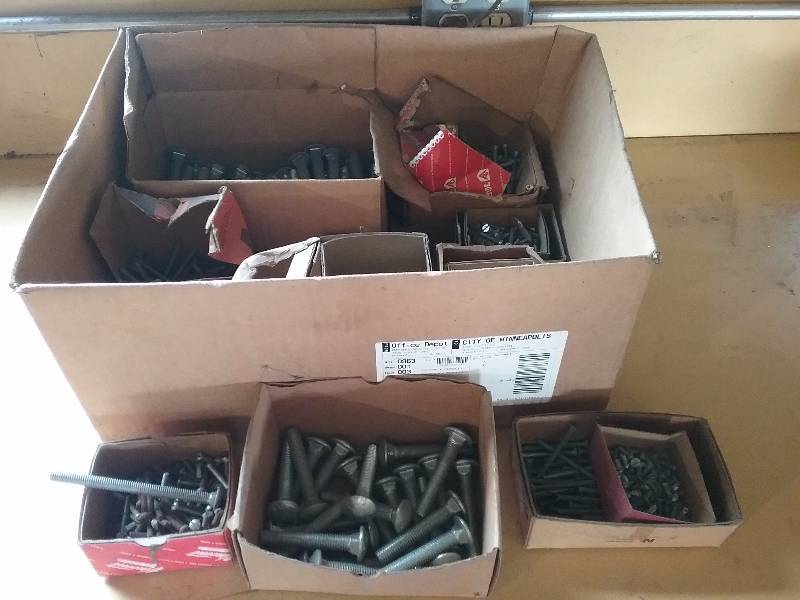 lot 124 image: Lot - Misc Carriage Bolts, Screws