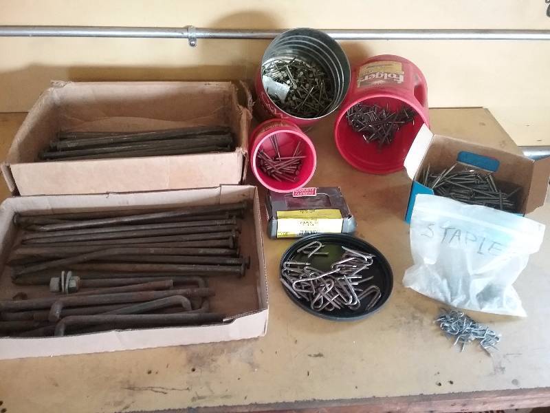 lot 128 image: Lot - Misc 1FT Spikes, Nails, Anchors, etc