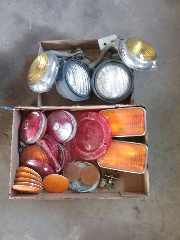 lot 130 image: Misc 12v Lights