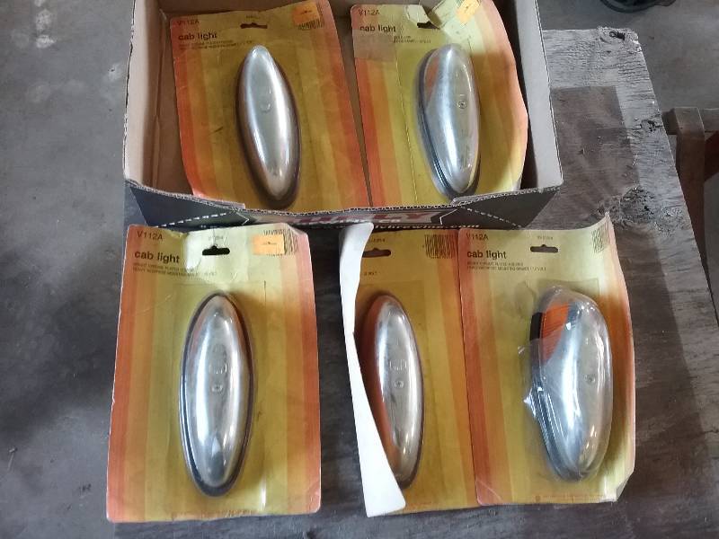 lot 131 image: Lot - NOS Cab Lights, V112A