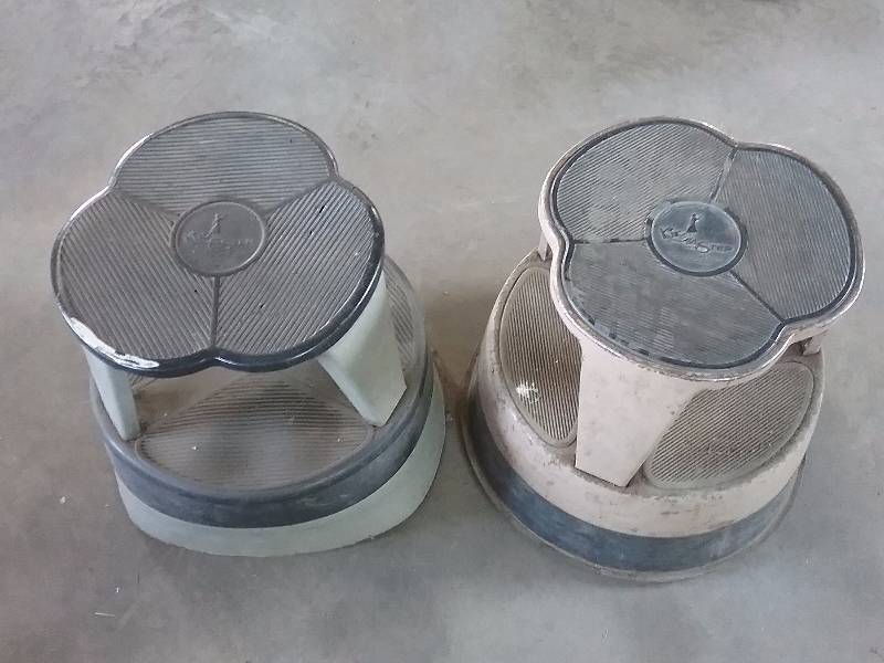 lot 156 image: Stools - 1 Rolling, 1 Stationary