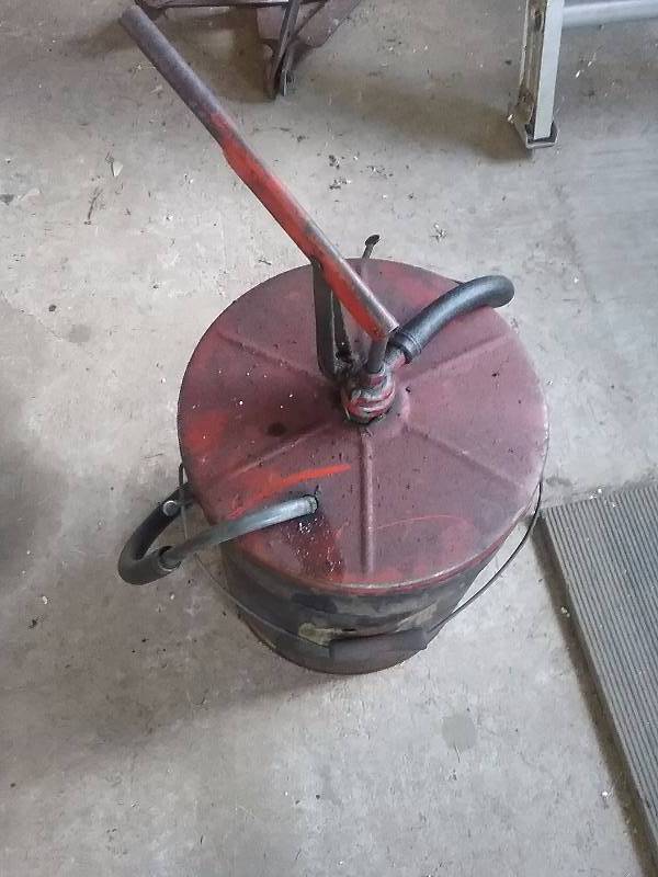 lot 157 image: Lube Pump wContent