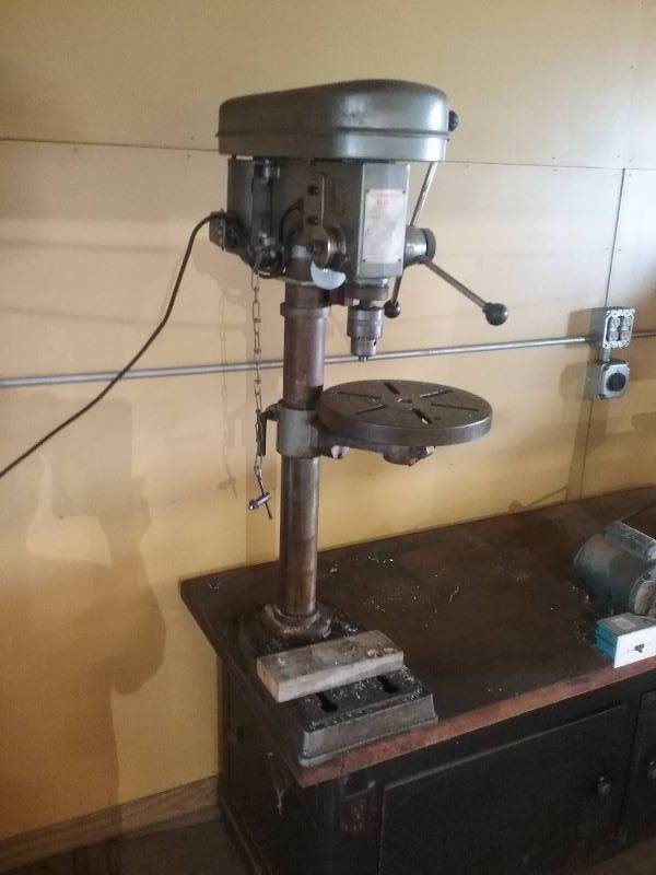 lot 168 image: Mack Model CM 5T Drill Press, 5 Speed, Heavy Duty, 58 Chuck, Works Great.  See Video