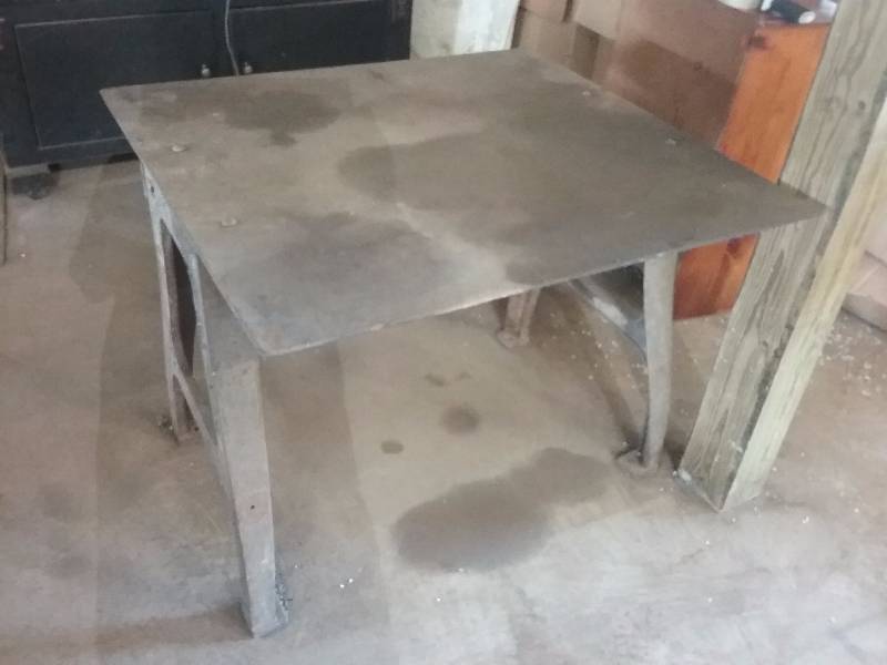lot 172 image: Metal Welding Table, 35x39