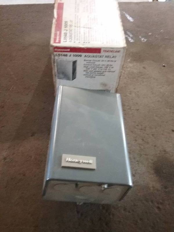 lot 178 image: Honeywell Aquastat Relay