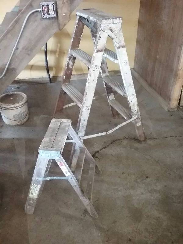 lot 182 image: Lot - Wood Ladders