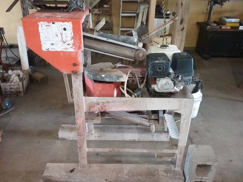 lot 183 image: 13hp Concrete Saw, Complete.  Needs Motor