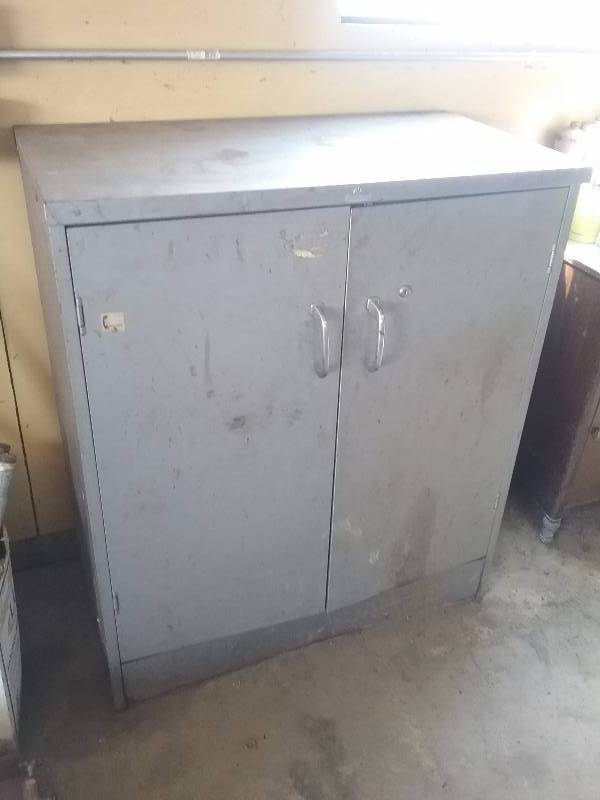 lot 192 image: Metal Cabinet wContent, 18x36x42h