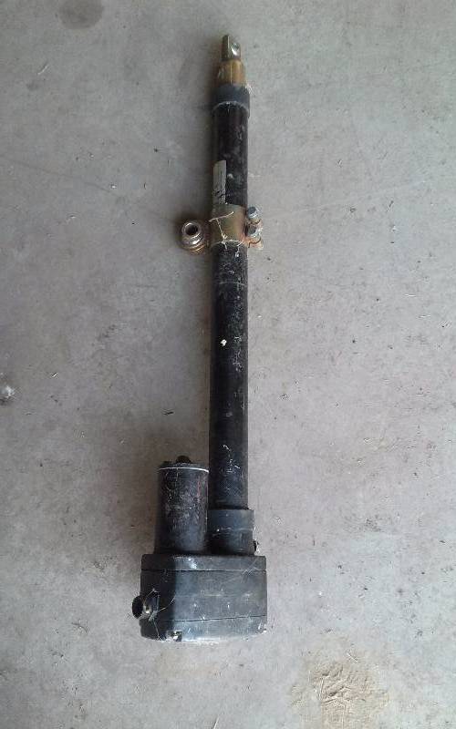 lot 7 image: Chaparral Actuator, 12v, 24, #252700