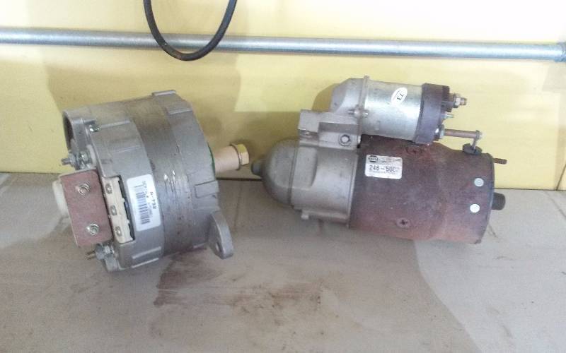 lot 23 image: Lot - New 24v Alternator SN A-73200011 & 12v GM Starter