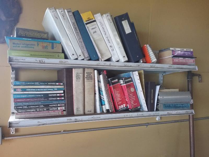 lot 200 image: Lot - Referance & Repair Manuals, Chilton, etc
