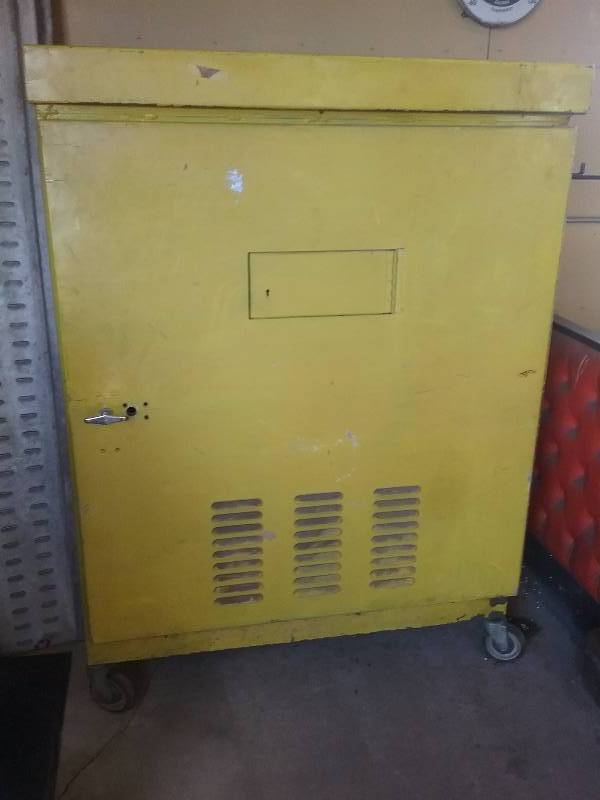 lot 206 image: Large Rolling Metal Cabinet, Aluminum, 27x45x63h