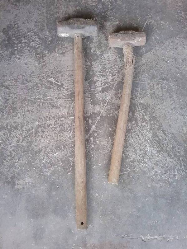 lot 209 image: Lot - (2) Sledge Mauls, 12lb & 8lb ()