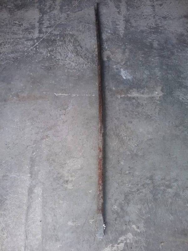 lot 210 image: 62 Pry Bar
