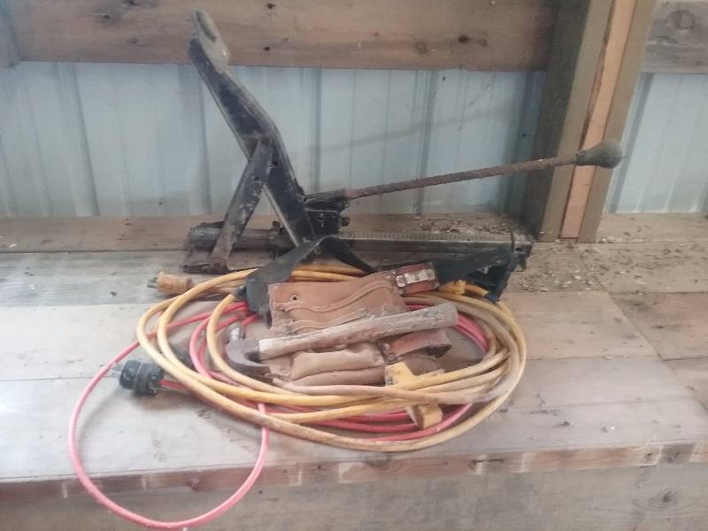 lot 234 image: Lot - Jack, Extension Cord, Hammer, Etc