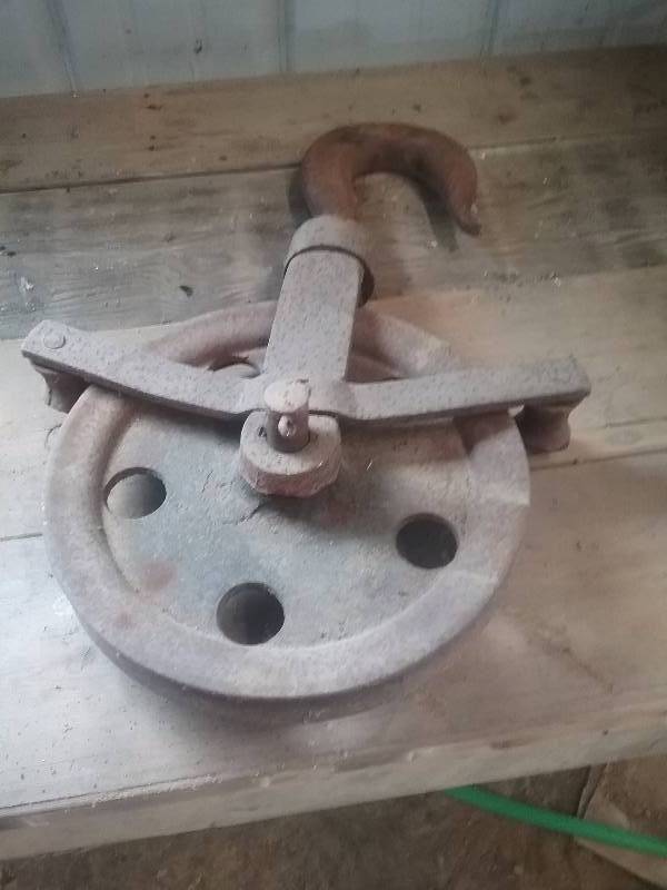 lot 235 image: Vintage 12 Well Wheel