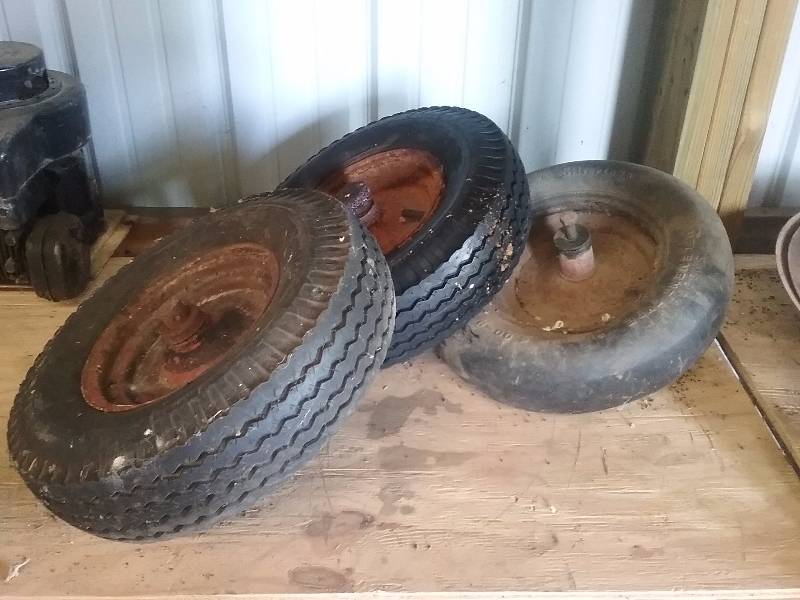 lot 242 image: Misc Tires