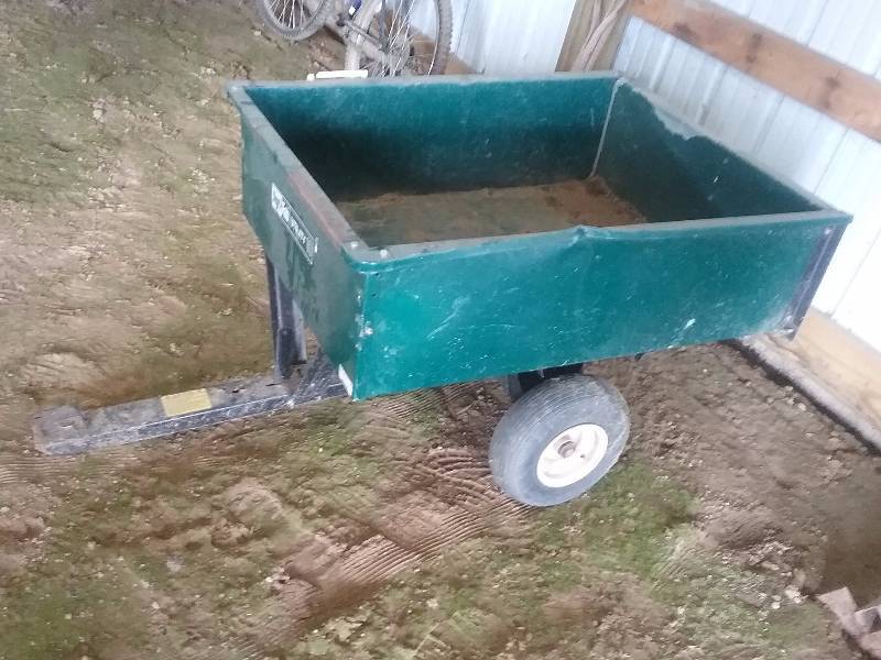 lot 246 image: Agri Fab Utility 10 Garden Cart