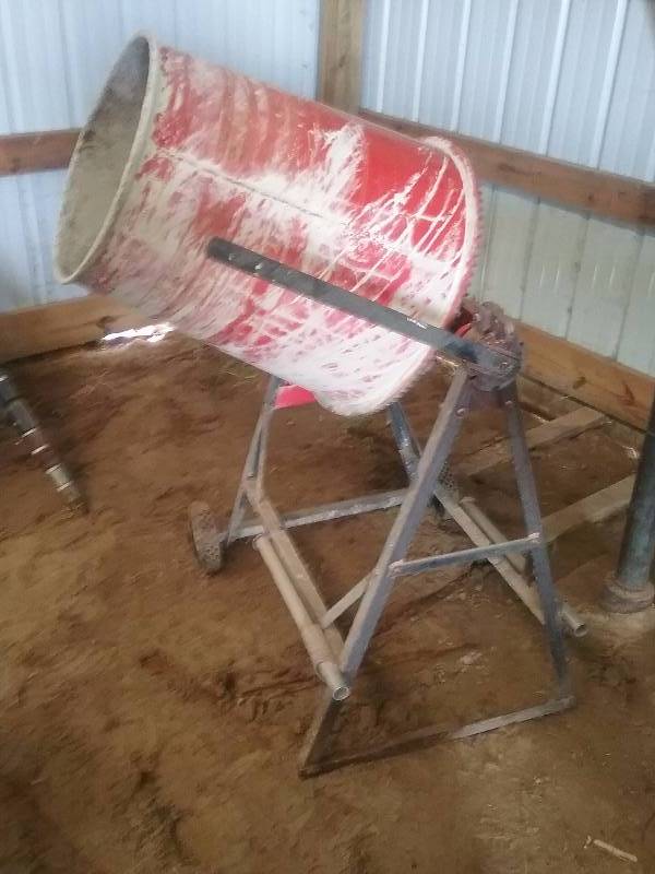 lot 250 image: Cement Mixer