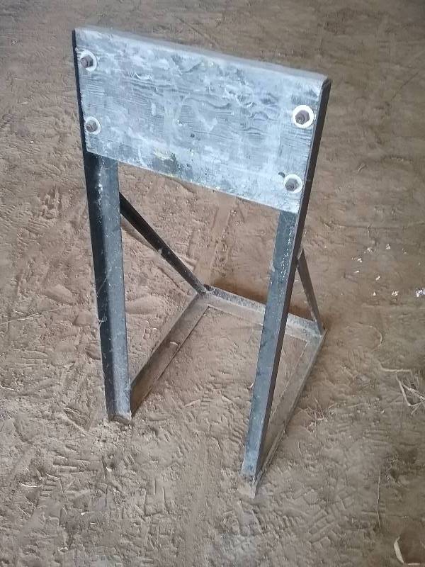 lot 251 image: Outboard Motor Stand